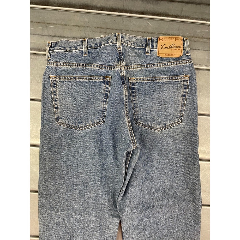Signature Levis Mens 36X30 Blue Medium Wash Denim Regular Straight 100% Cotton - Picture 12 of 16